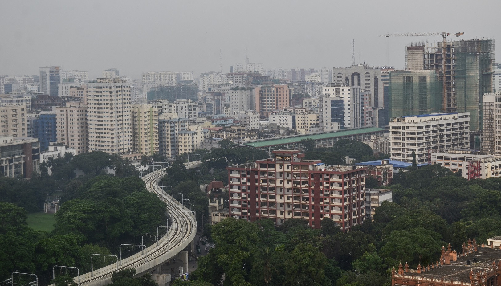 DMP chief inspects metro rail’s security activities