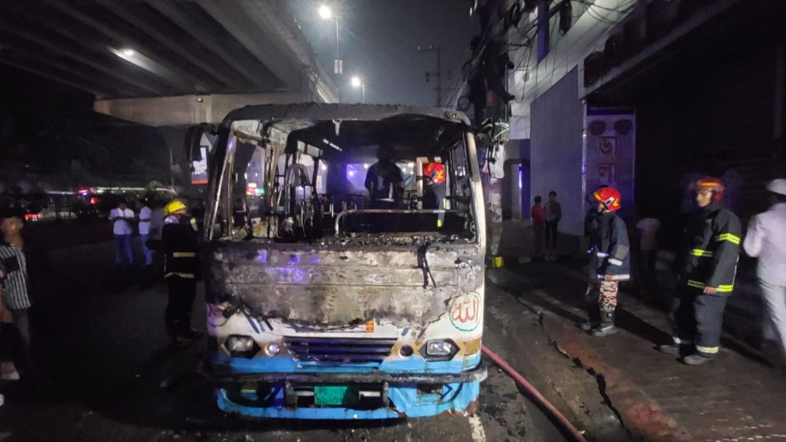 Minibus burnt in Ctg