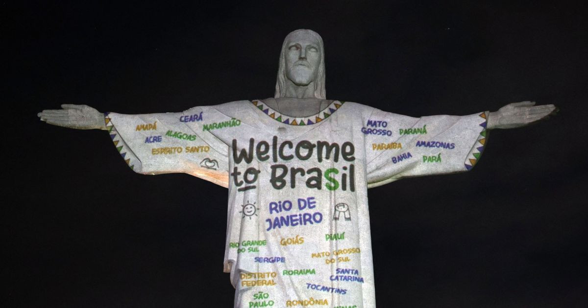 Rio's Christ statue welcomes Taylor Swift with open arms