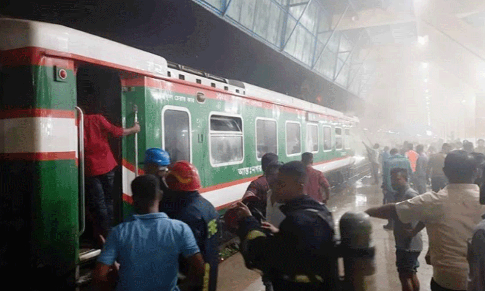Miscreants set a train on fire in Sylhet