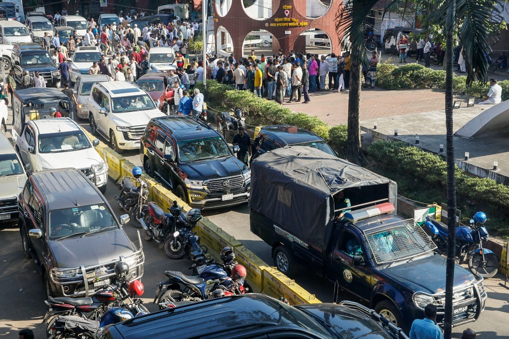 Whip Shamsul submits nomination with flag, protocol violating code of conduct