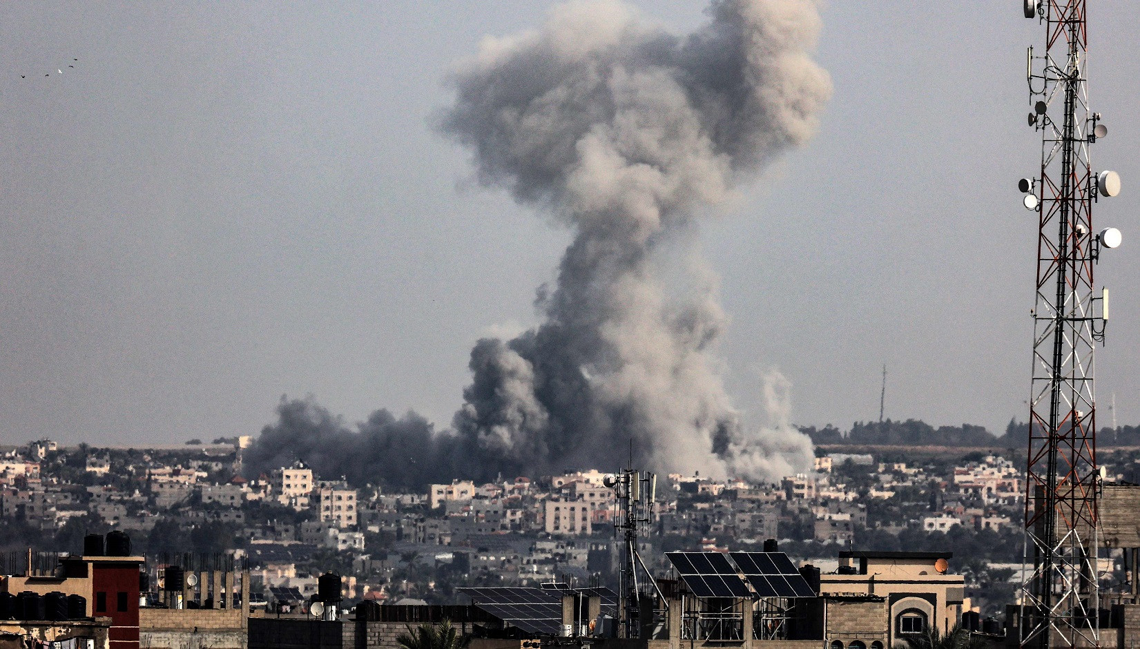 Israel bombs south Gaza after Hamas hostage threat