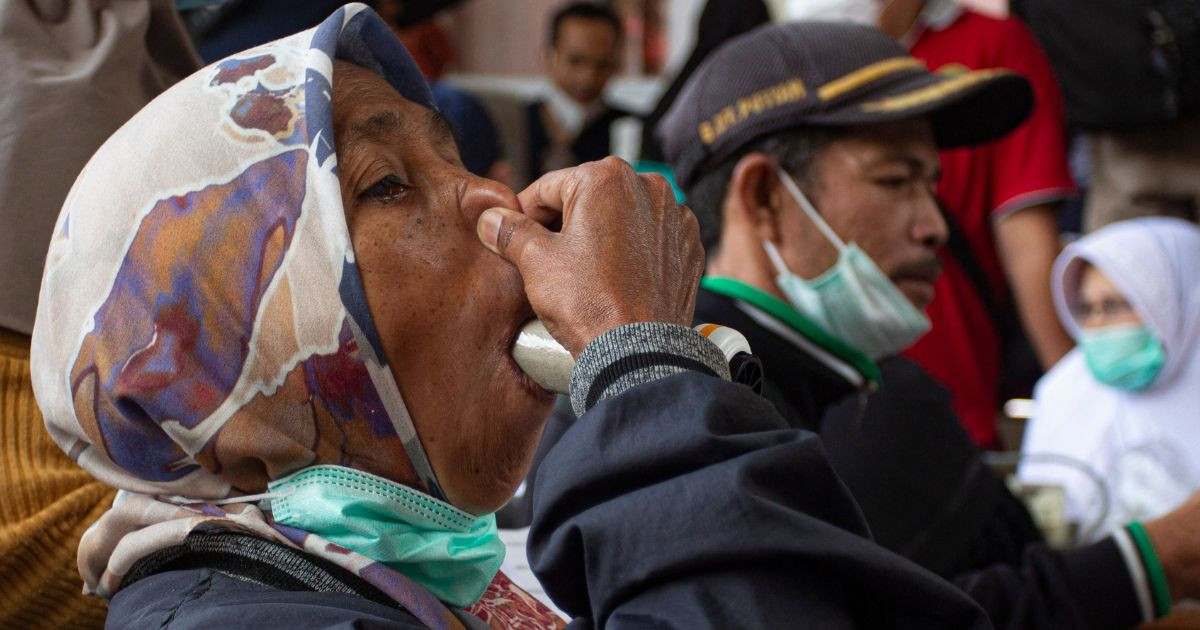 Villagers evacuate after Indonesia's Mount Marapi eruption