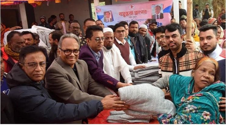 Rupganj people get blankets from Bashundhara Group