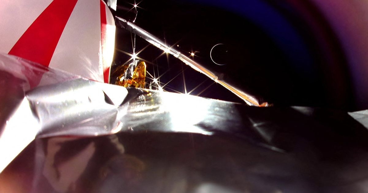 US spaceship lost over South Pacific following failed Moon mission