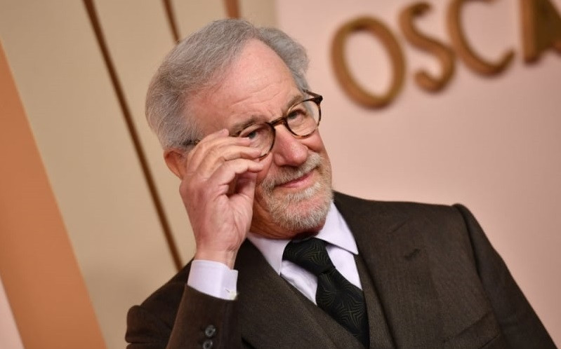 Spielberg praises stellar year of cinema as Oscars nominees converge