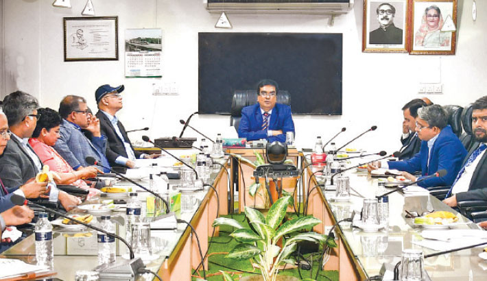 Md Shawkat Ali Khan, managing director of Bangladesh Krishi Bank, announces a special programme on improving work environment and intensifying banker-customer relations through a virtual meeting held at the bank’s head office recently.