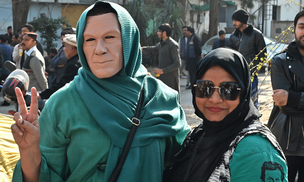 New Pakistan coalition echoes same old problems