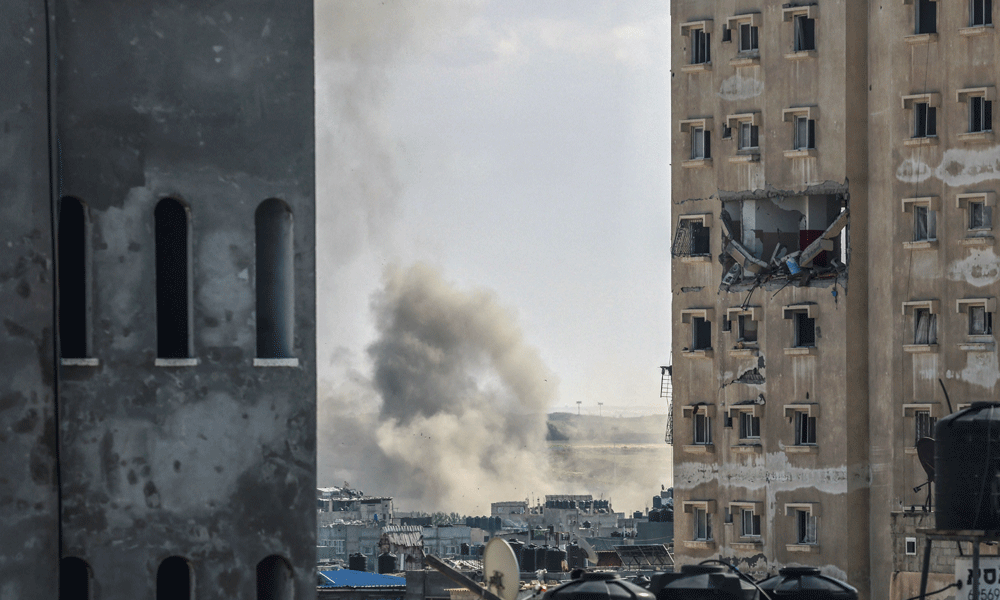 Israel sends troops into 'besieged' Gaza hospital