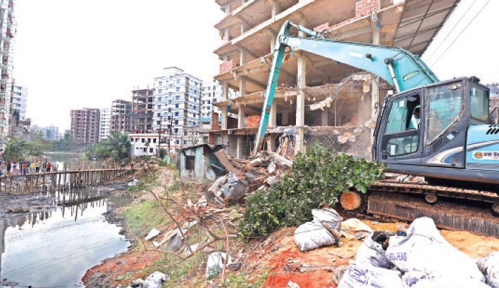 DNCC takes down Lautala Canal grabbers