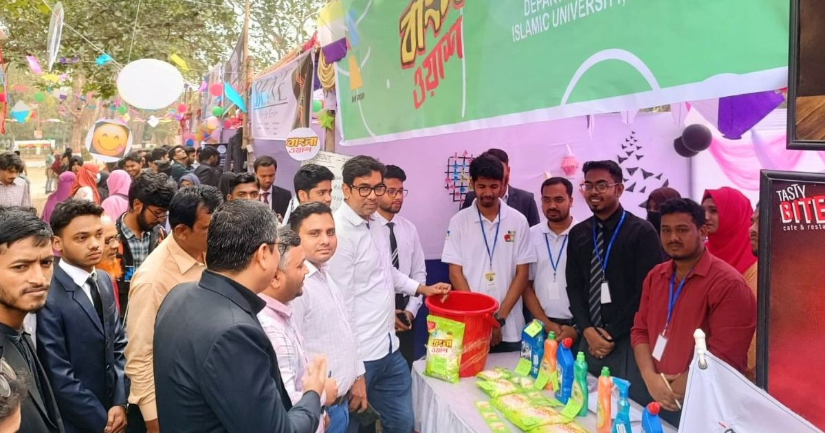 IU holds Sales Fair to cultivate marketing skills