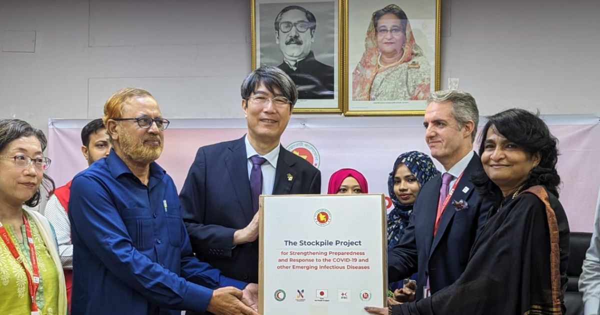 Ambassador Iwama Kiminori hands over Covid kits to DGHS