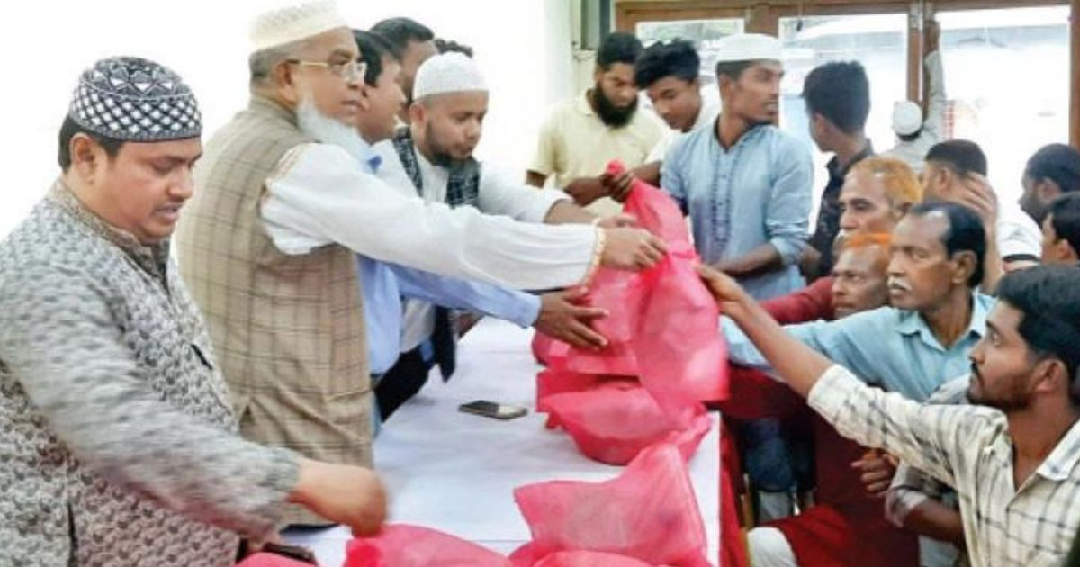 Devotees in Manikganj, Rangpur thankful as Bashundhara provides iftar