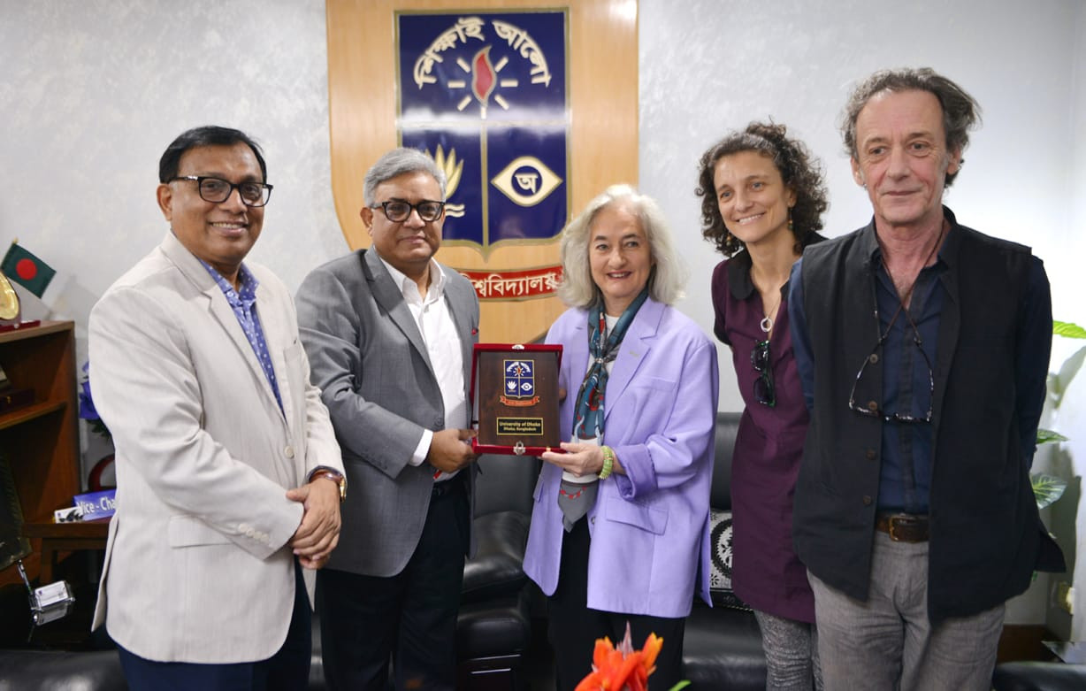 French Ambassador calls on DU VC