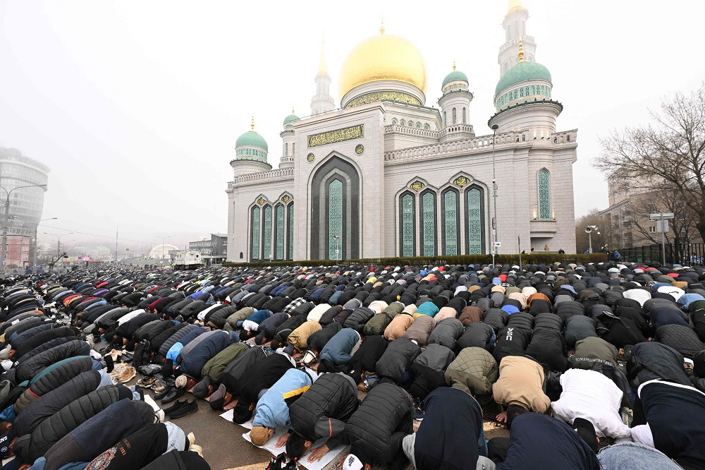 In Photographs: Celebration of Eid-ul-Fitr across the globe