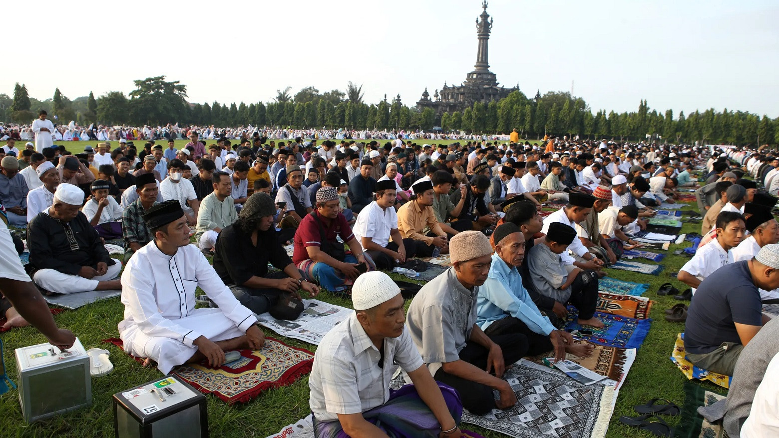 Muslims worldwide celebrate Eid al-Fitr, but the festivities are marred by the war in Gaza