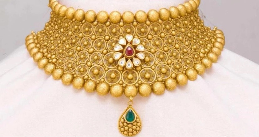 Gold price inflates by Tk 2,064 per bhori