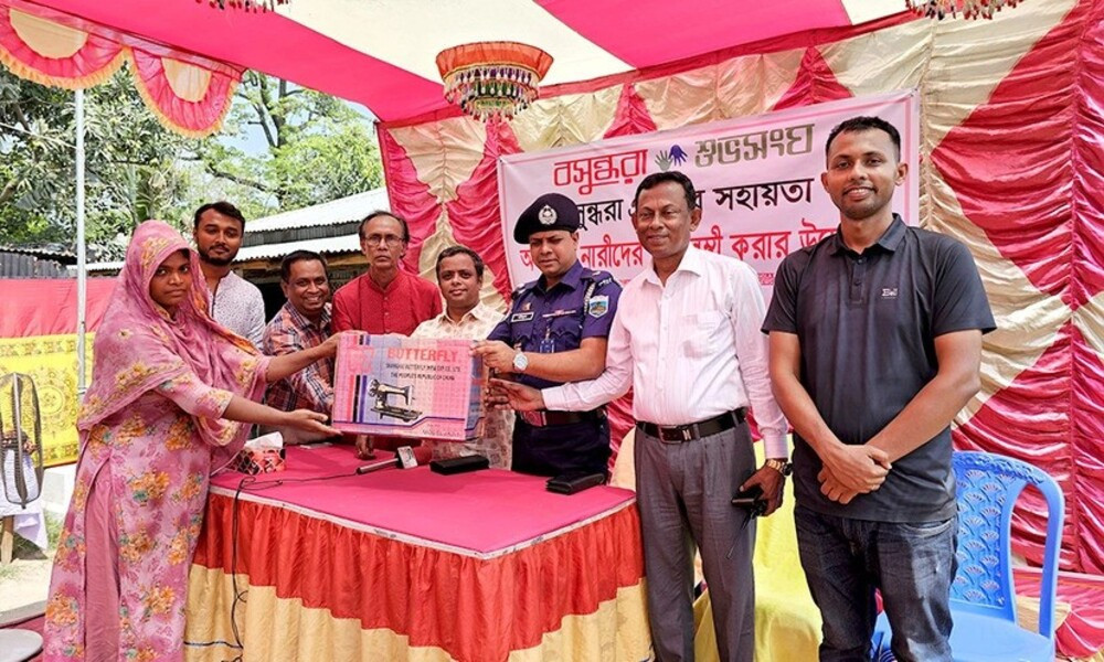 20 women get sewing machines in Natore