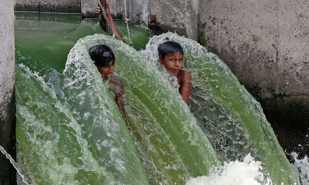 Severe heatwave grips 7 districts