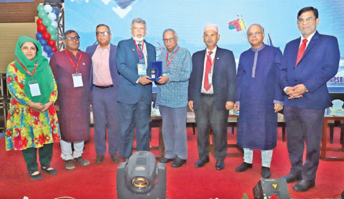 Prof Kabirul given award