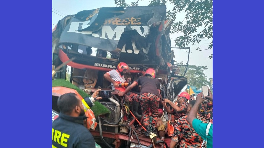 Collision on Dhaka-Barishal Highway leaves two dead, five injured