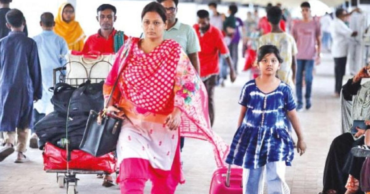 Transport shortage, excessive fare plague holidaymakers