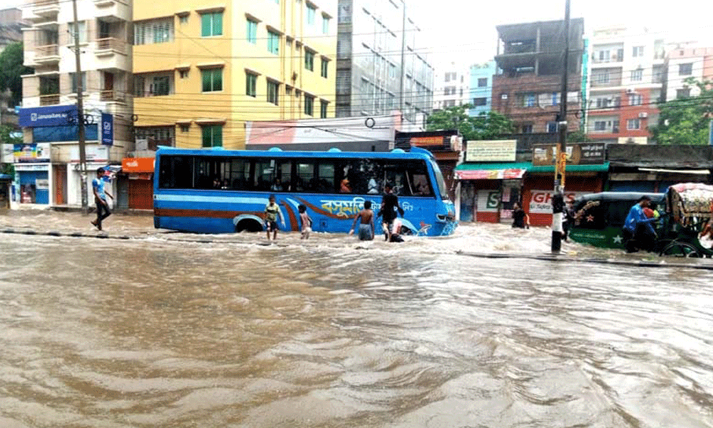 Light rain but heavy pain for bus passengers in Dhaka