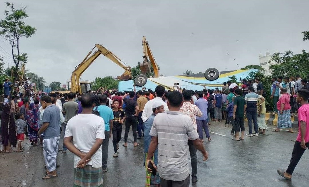 Bus plunges into ditch in Sitakunda