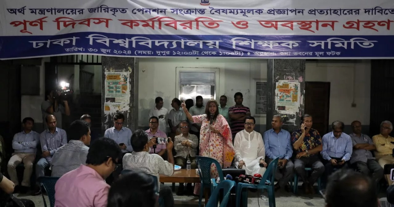 Public unis stalled in all-out strike