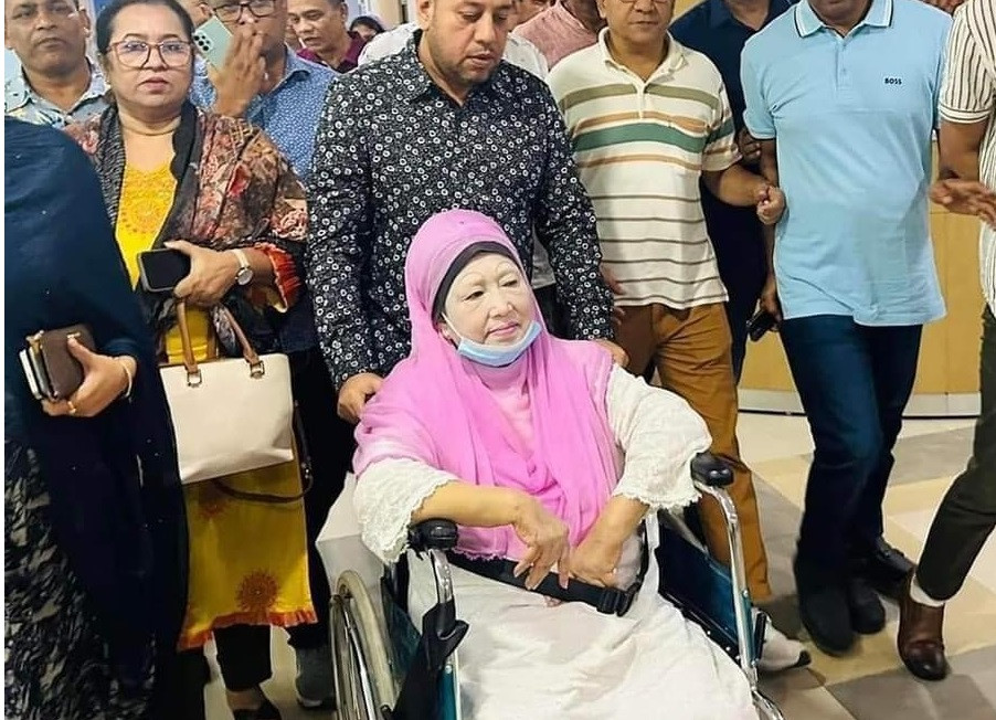 Khaleda returns home after ten days in hospital