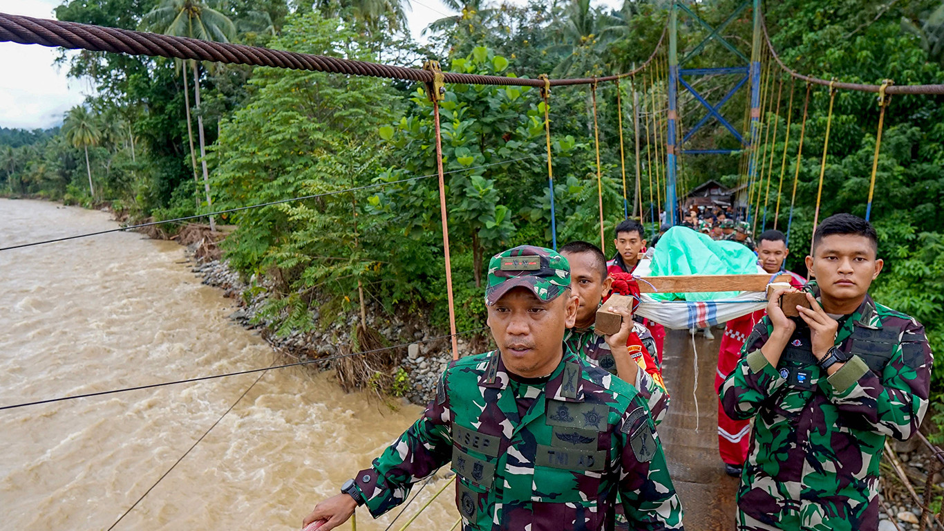 11 dead, 35 missing after Indonesia landslide