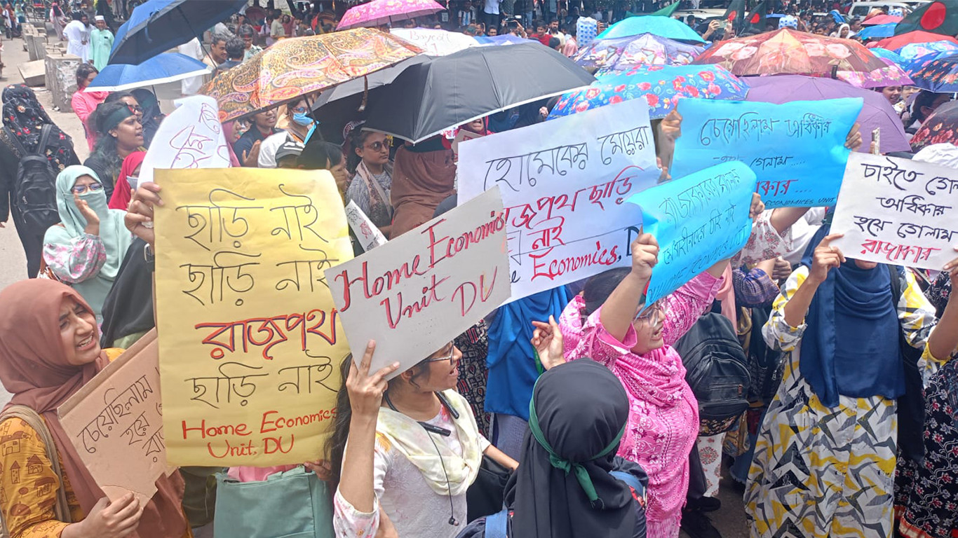 Students start gathering at TSC for demo