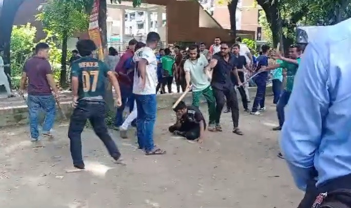Chattra League, quota protesters clash at DU, at least 100 injured