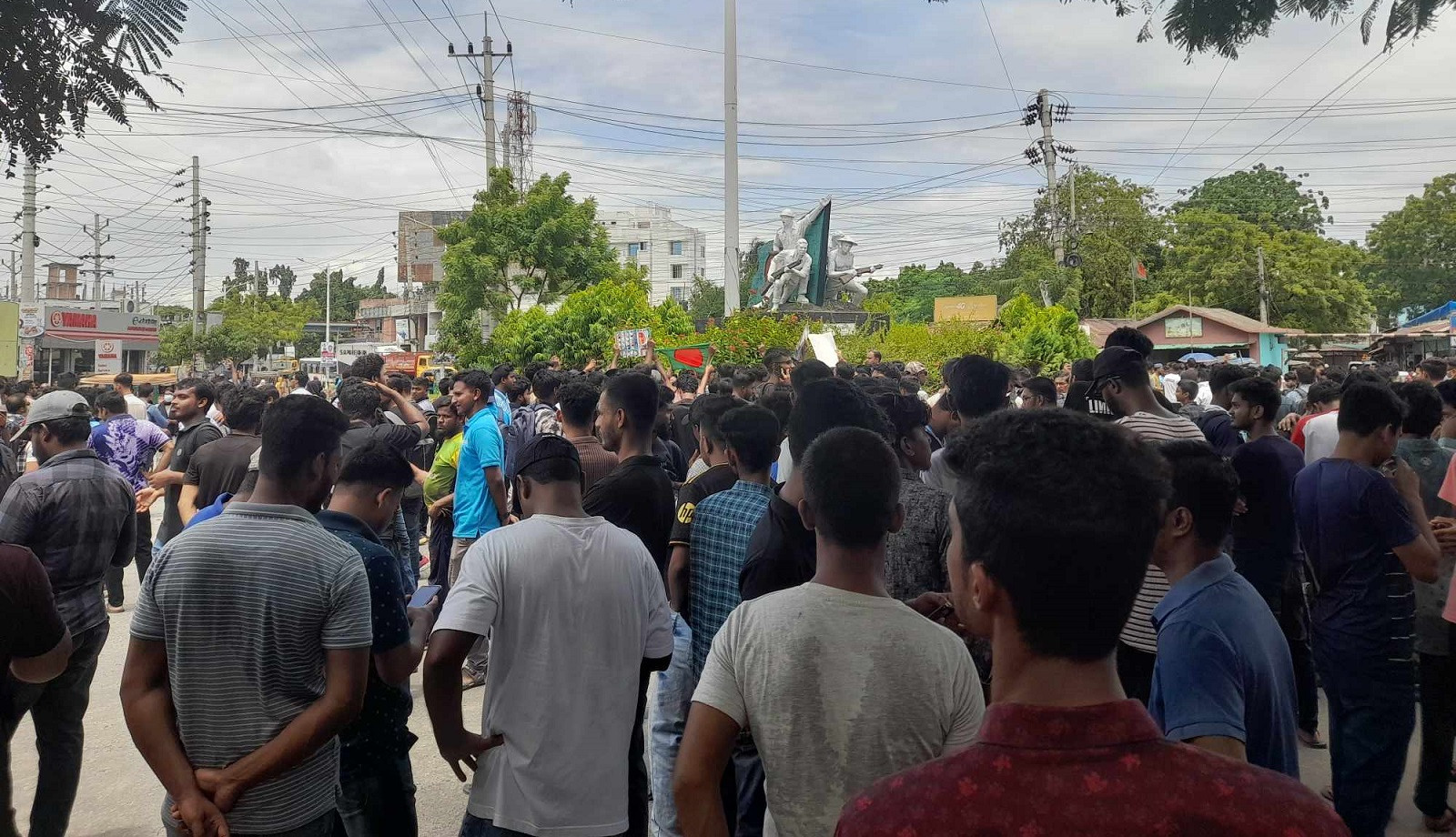 Attack on students: Quota protesters block Khulna-Jashore Highway