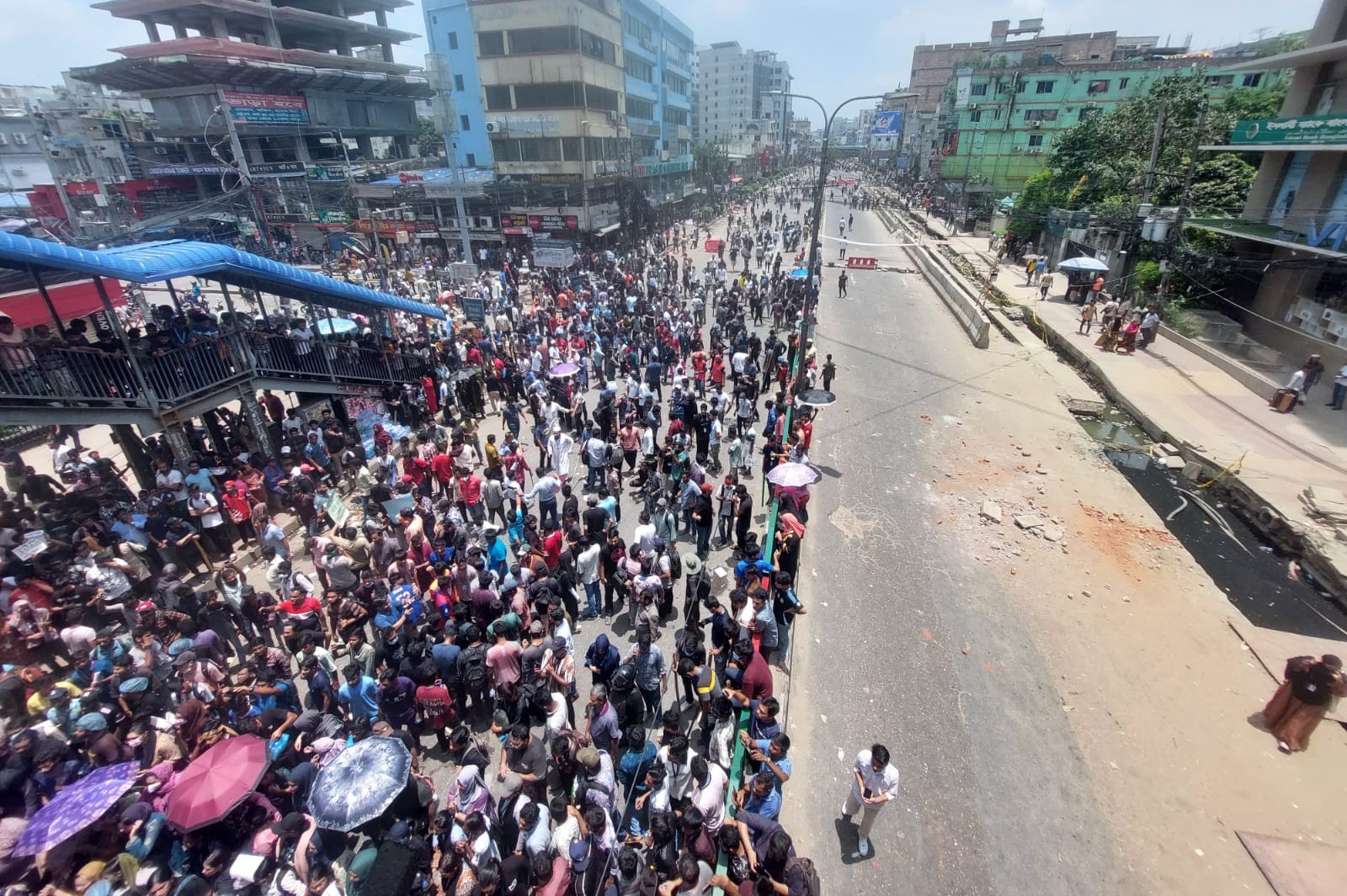 Students from five pvt univs, college block Pragati Soroni