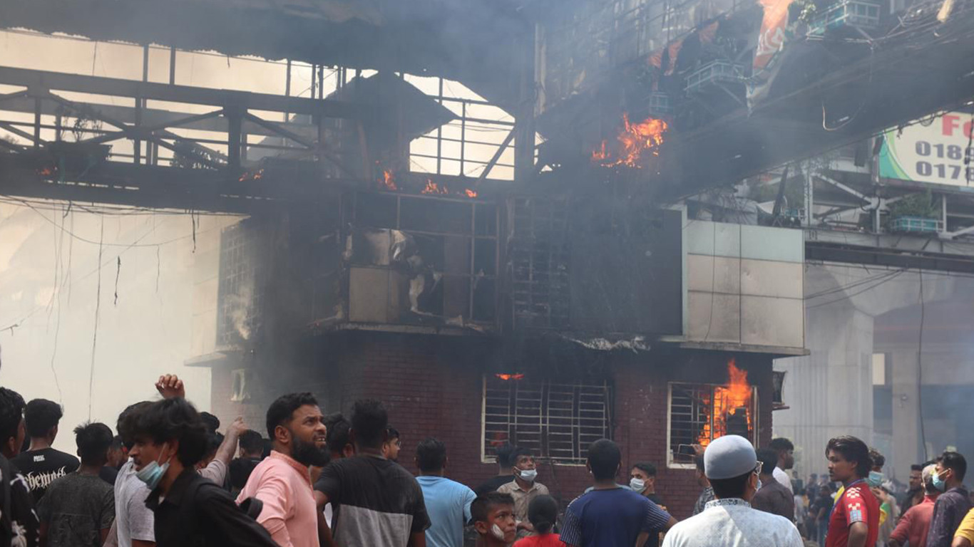 Metro rail service from Mirpur-12 to Agargaon suspended