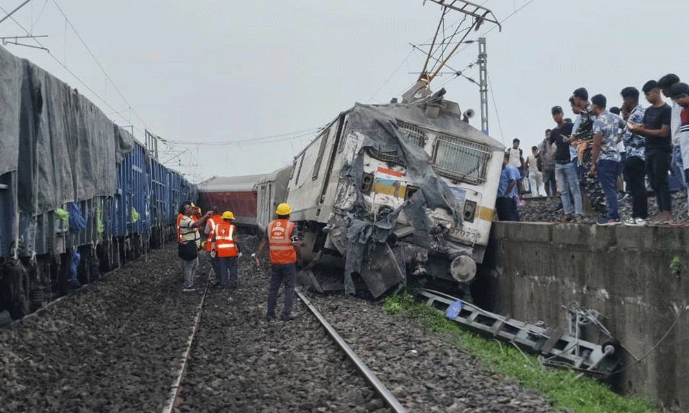Passenger train derails in India, killing 2 and injuring 20 others