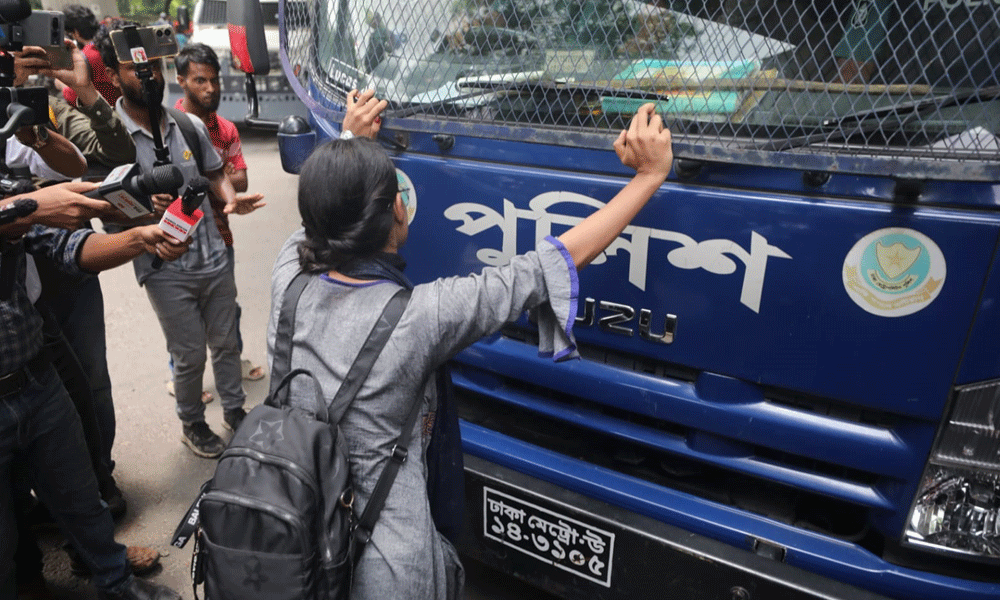 Protesters take positions at Doyel Chattar, road in front of HC