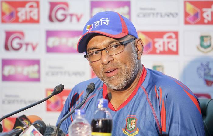Hathurusingha reaches Dhaka ahead of Pakistan tour