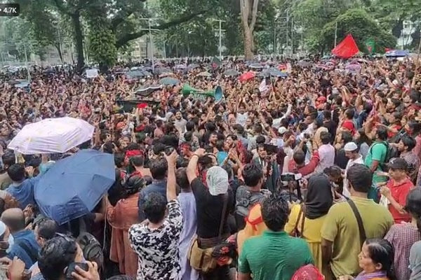 Central Shaheed Minar overwhelmed protesting killing, mass arrest