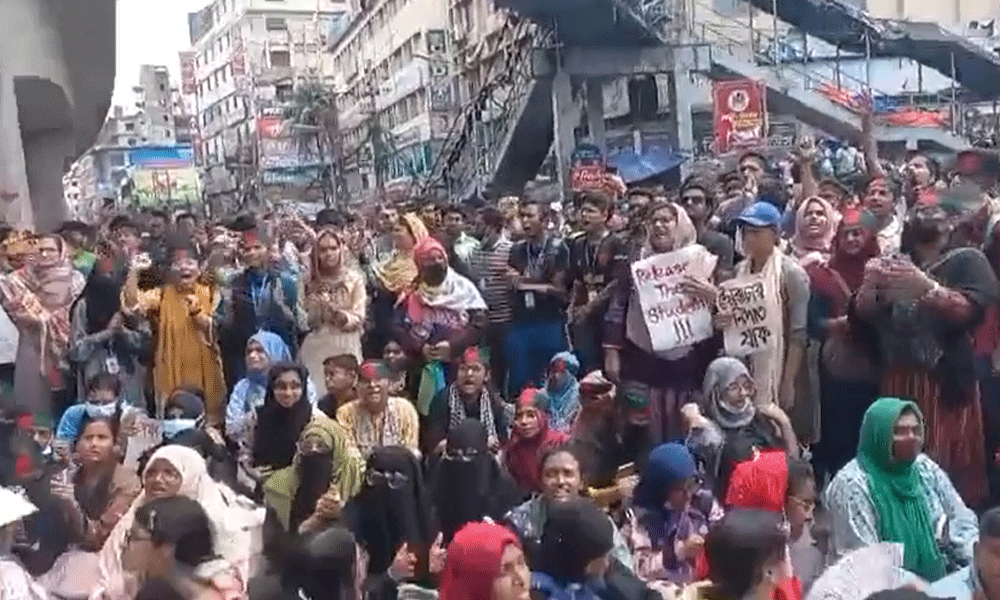 Protesters start gathering at Mirpur 10