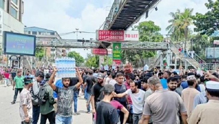 Protesters block Science Lab intersection