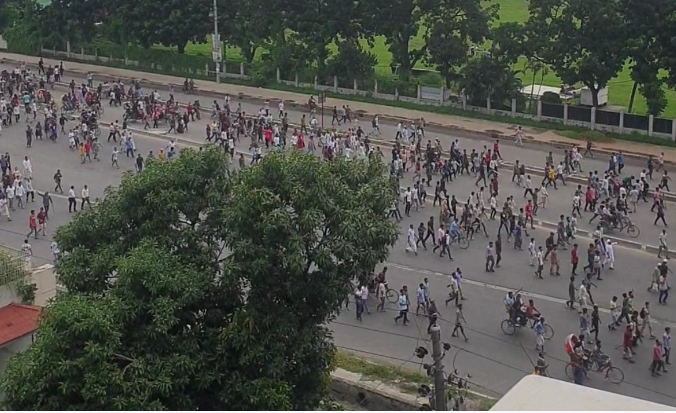 Thousands of people storm Ganabhaban