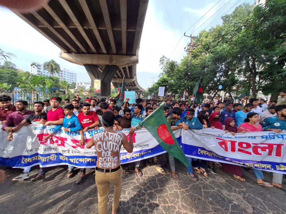 Police stations, mayor’s residence attacked in Ctg city