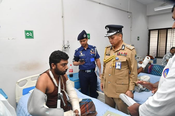IGP visits injured law enforcers at Rajarbagh police hospital