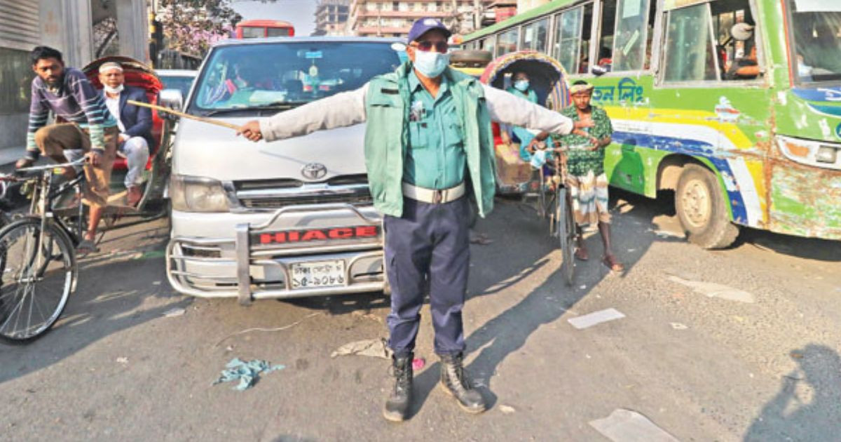 Traffic police perform duties in Dhaka