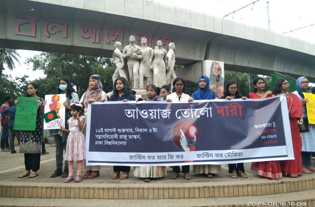 Human chain at DU protests ‘rape incident’ in Kolkata