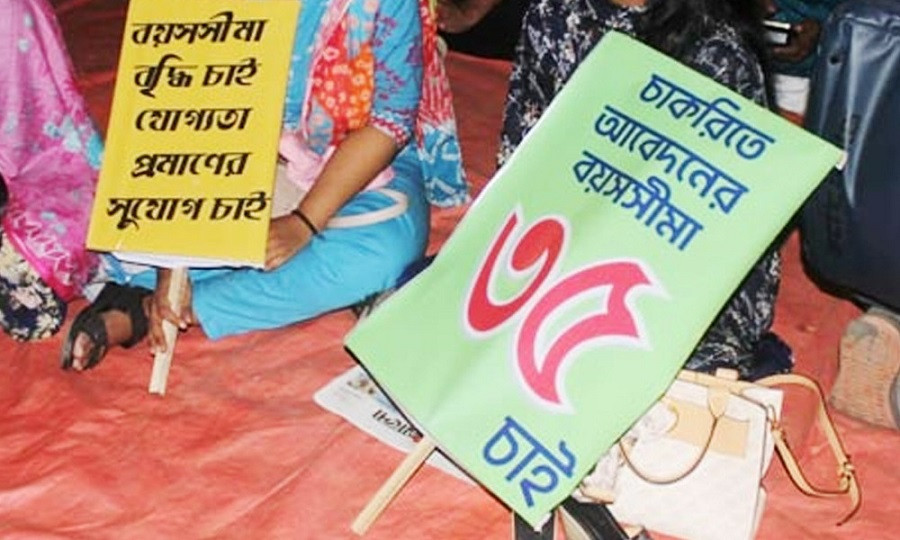 Students threaten indefinite demos from 7 Sept demanding 35-yr job entry limit