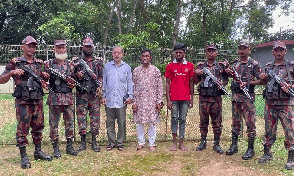 Ex-MP Fazle Karim Chowdhury detained while fleeing to India