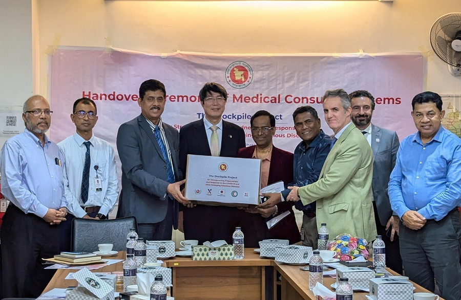 Japan donates dengue test kits, cholera saline to prevent spread of infectious diseases in flood-hit areas